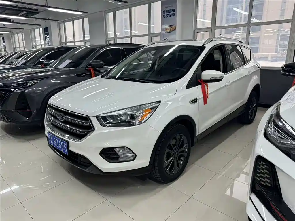 Ford Kuga 2021 — фото 1