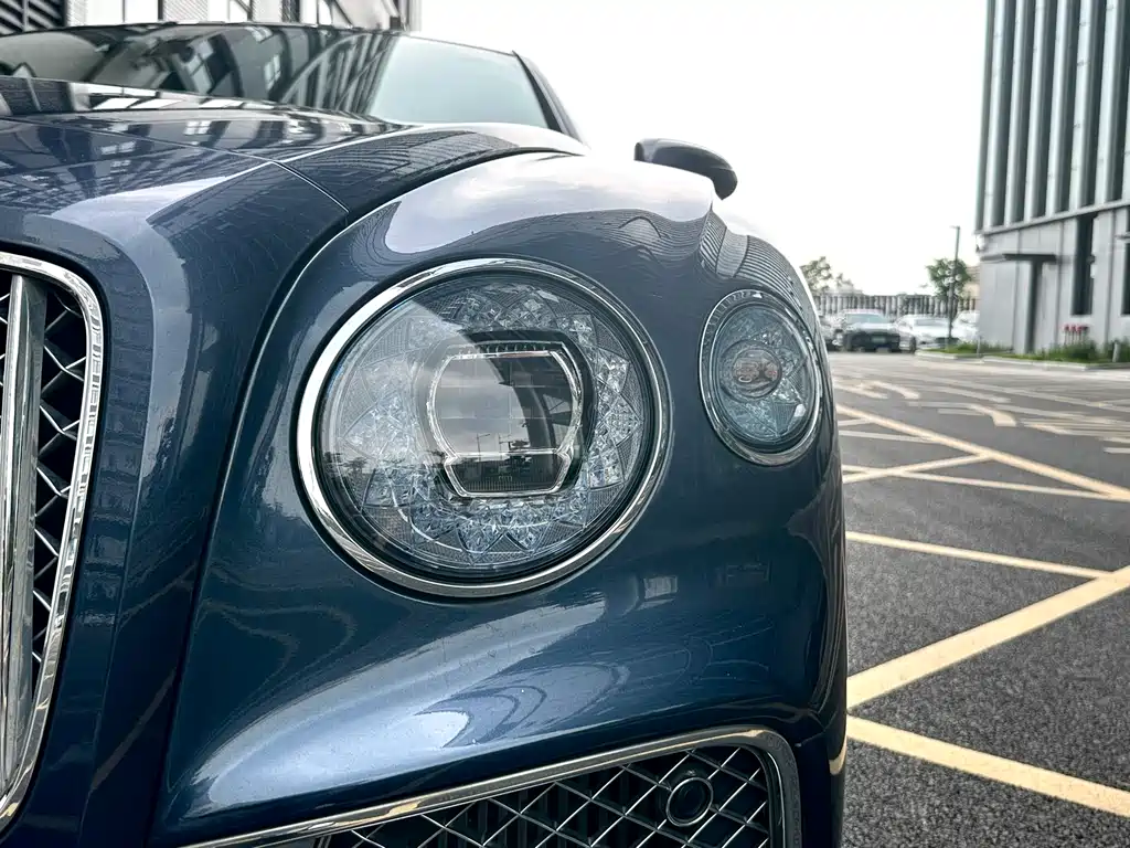 Bentley Flying Spur 2021 — фото 11