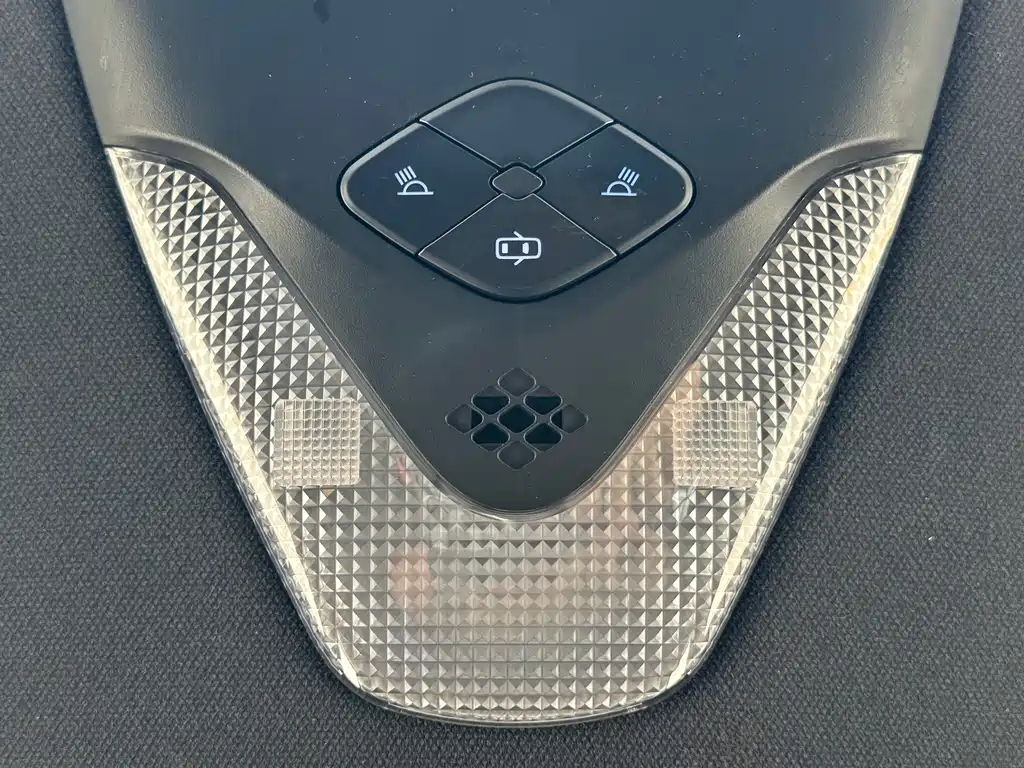 Toyota C-HR 2018 — фото 17