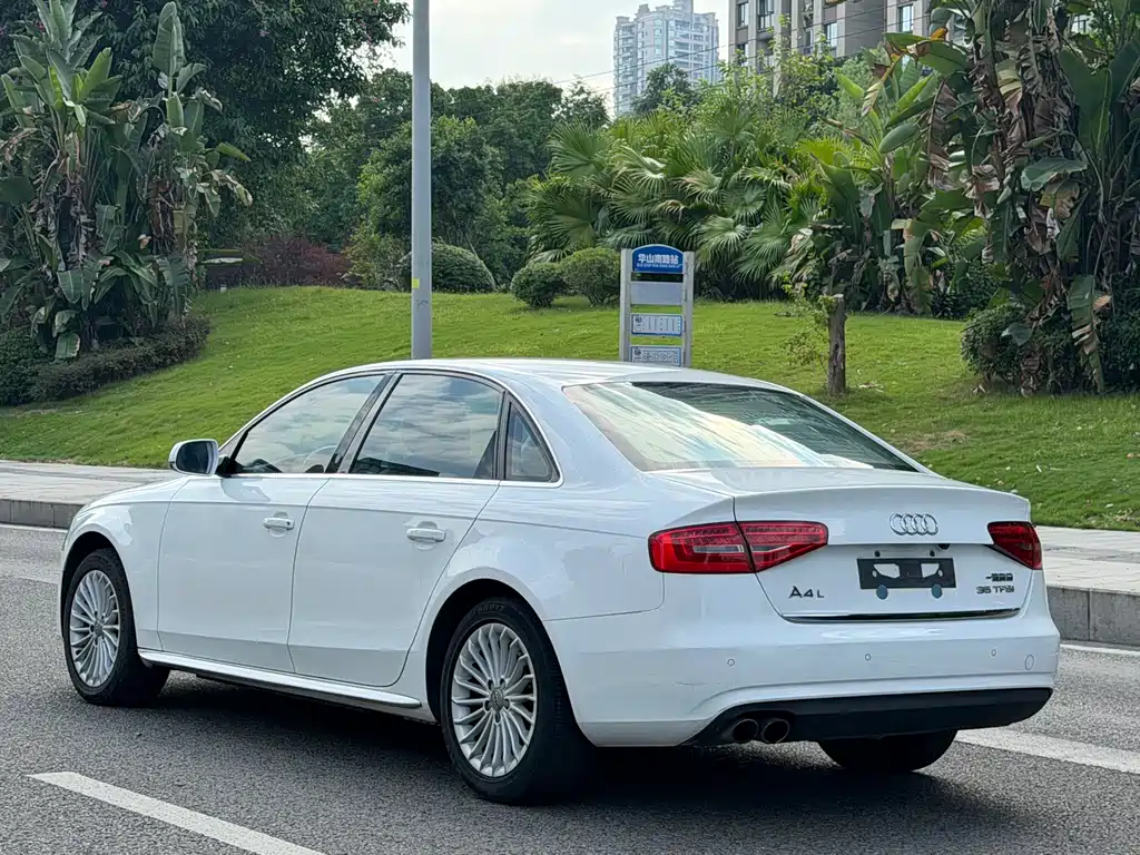 Audi A4L 2015 — фото 15