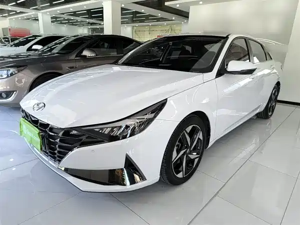 Hyundai Elantra 2022