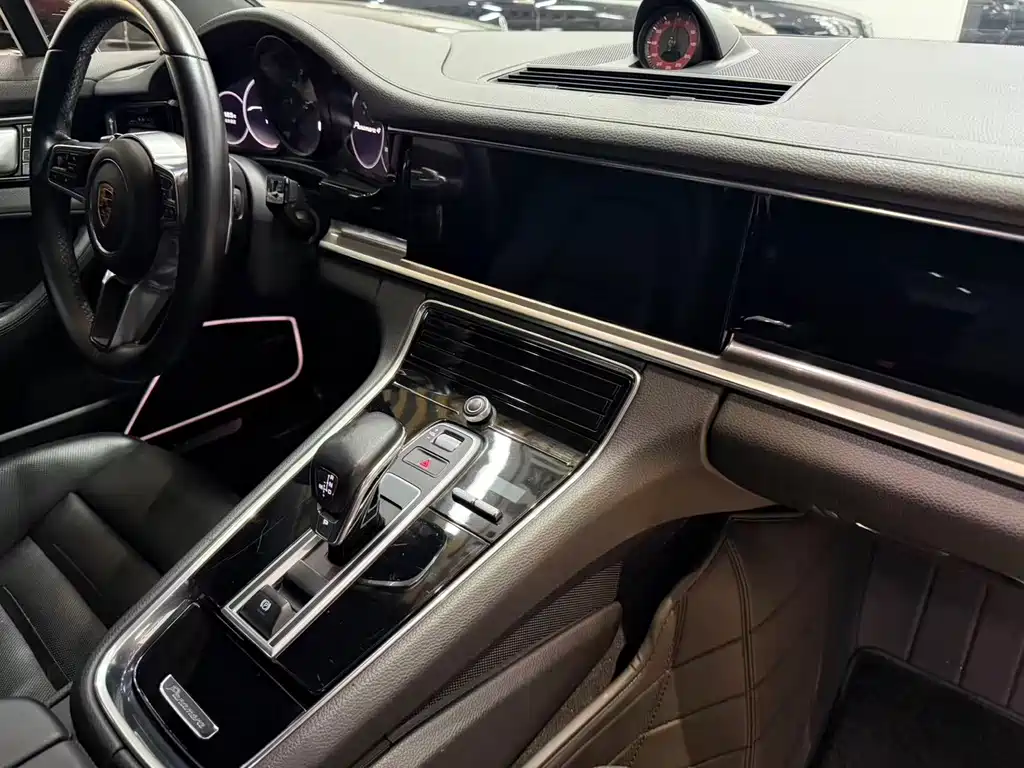 Porsche Panamera 2018 — фото 16
