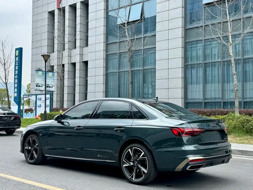 Audi A4L 2025 — фото 12