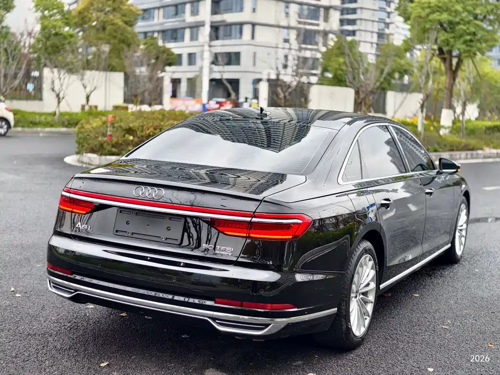 Audi A8 2021 — фото 16
