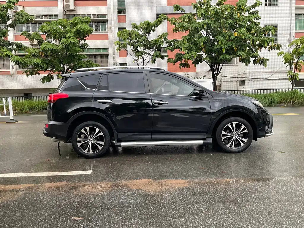 Toyota RAV4 2015 — фото 11