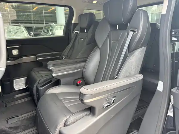 Hongqi HQ9 PHEV 2025