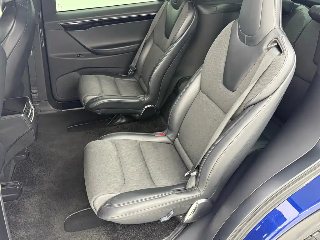 Tesla Model X 2018 — фото 15