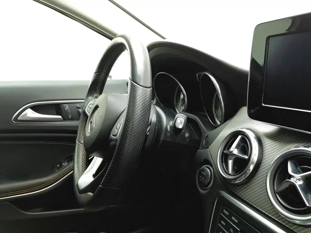 Mercedes-Benz GLA 2017 — фото 22