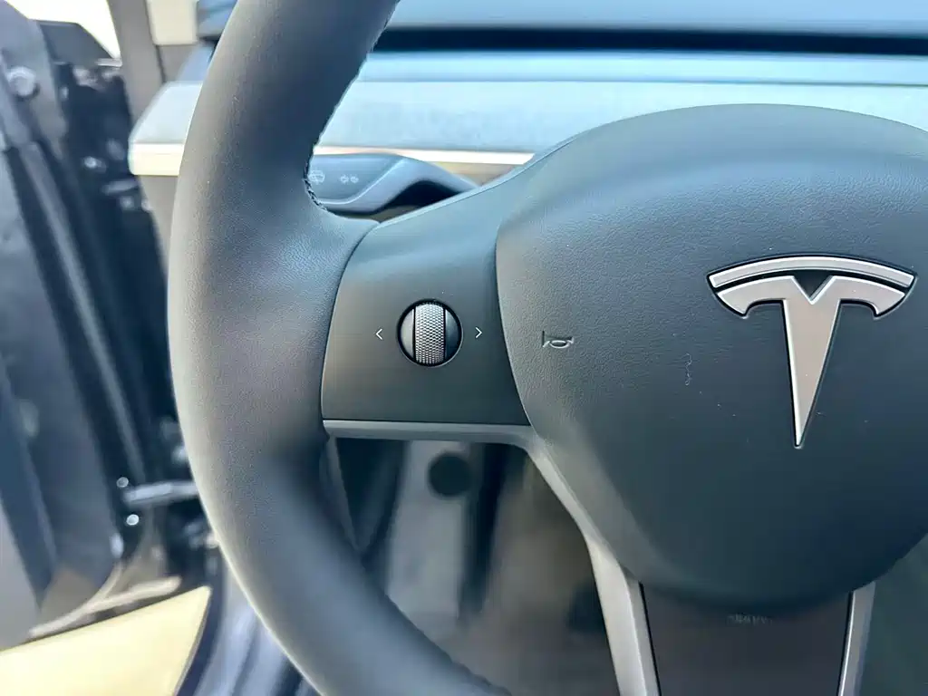 Tesla Model Y 2024 — фото 15