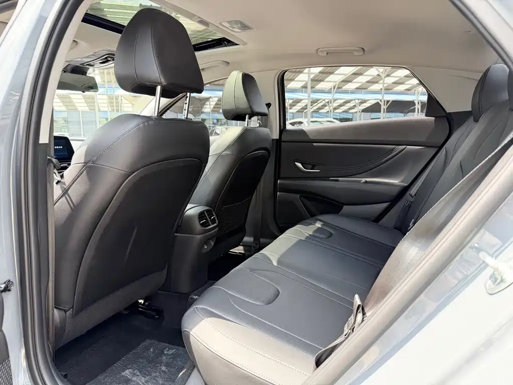 Hyundai Elantra 2022