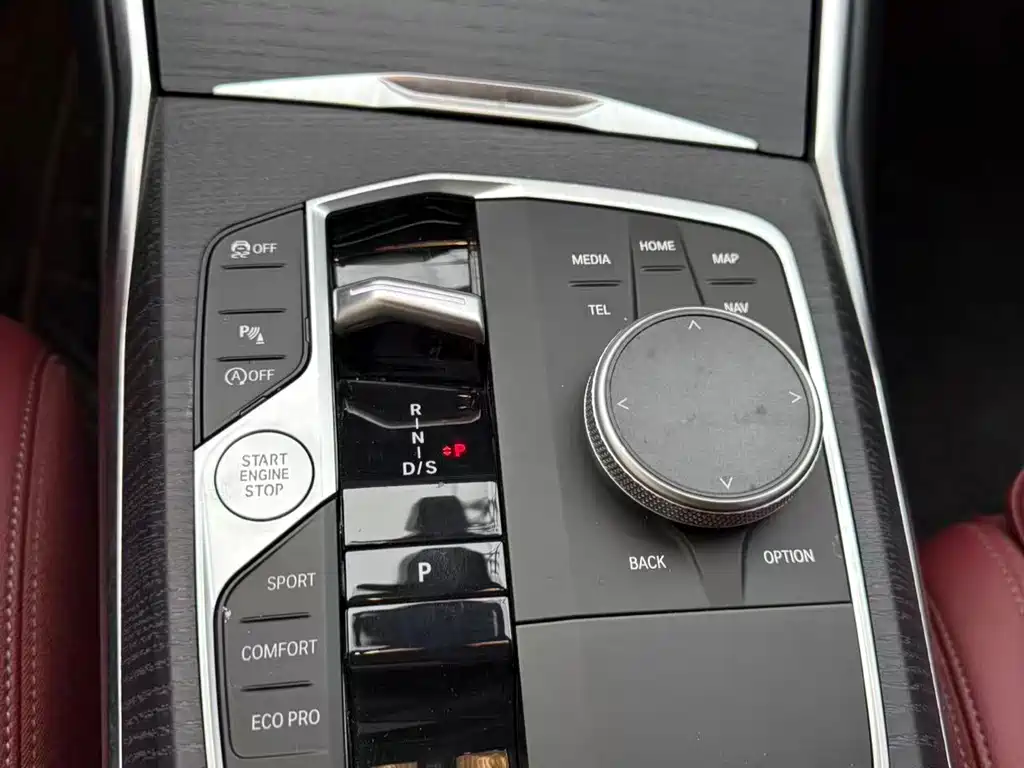BMW 3 Series 2025 — фото 12