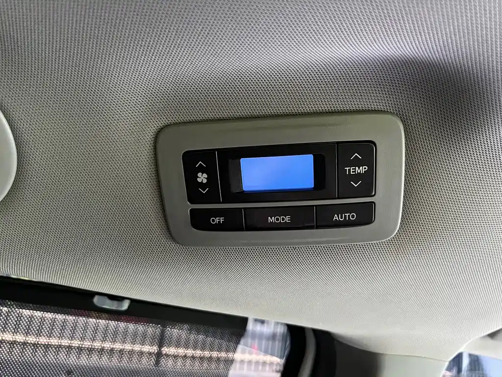 Toyota Sienna 2019 — фото 20