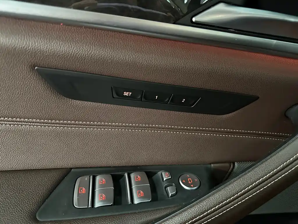 BMW 5 Series 2021 — фото 10