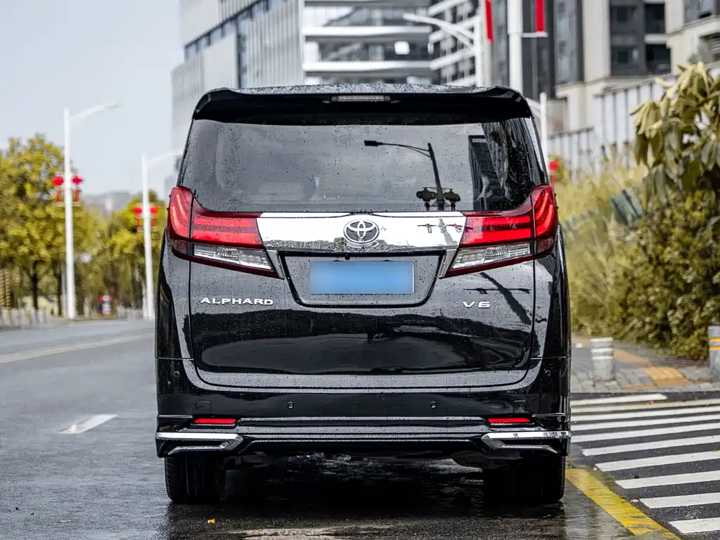 Toyota Alphard 2016 — фото 18