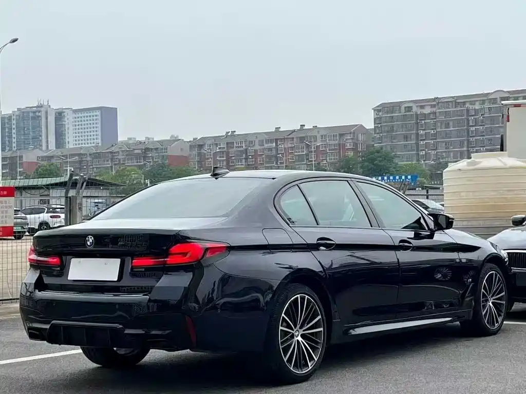 BMW 5 Series 2021 — фото 13