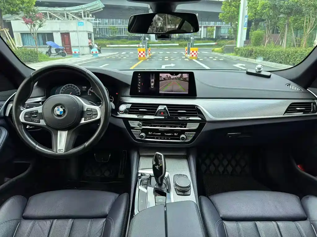 BMW 5 Series 2019 — фото 12
