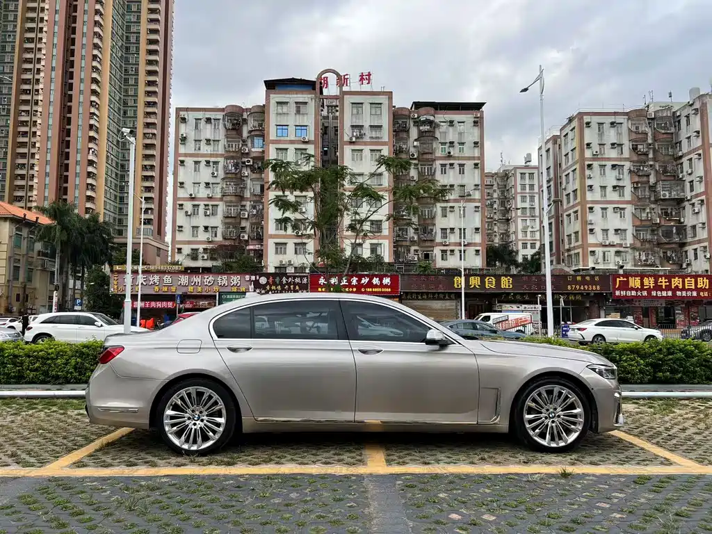 BMW 7 Series 2014 — фото 18