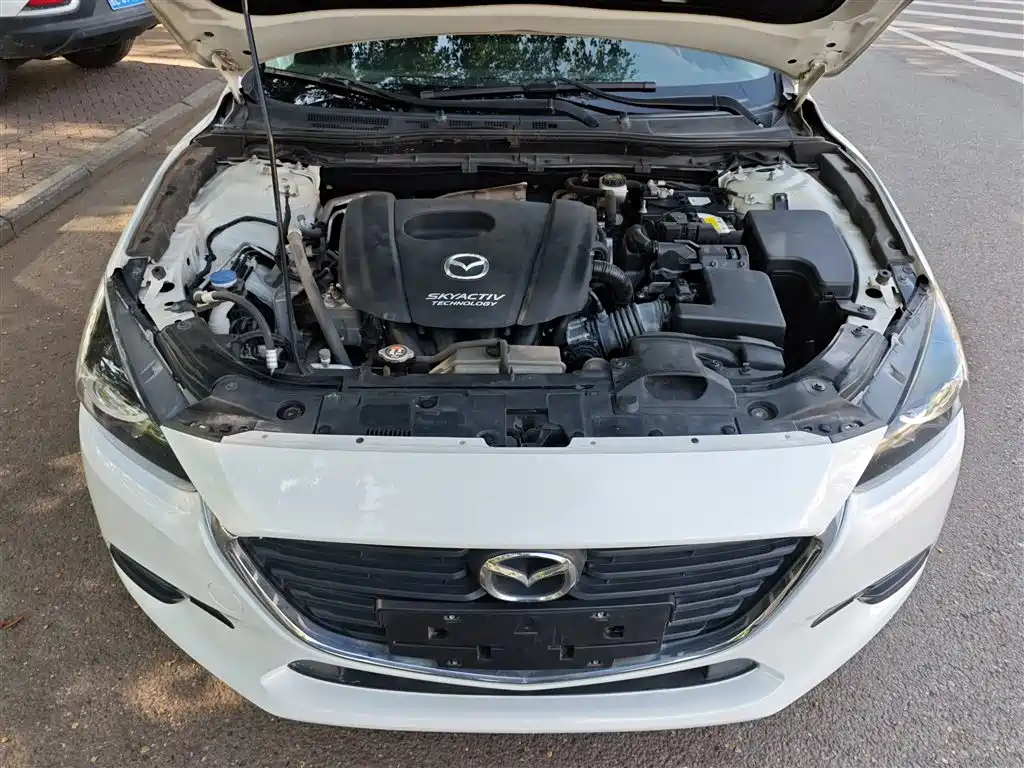 Mazda 3 Axela 2018 — фото 20