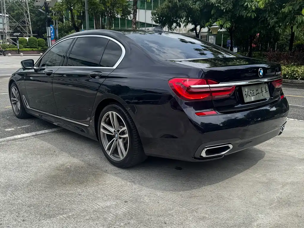 BMW 7 Series 2019 — фото 19