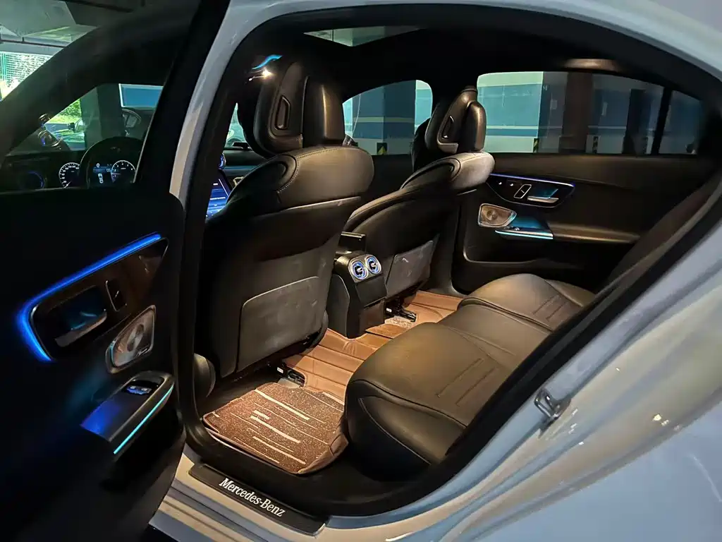 Mercedes-Benz C-Class 2023 — фото 7