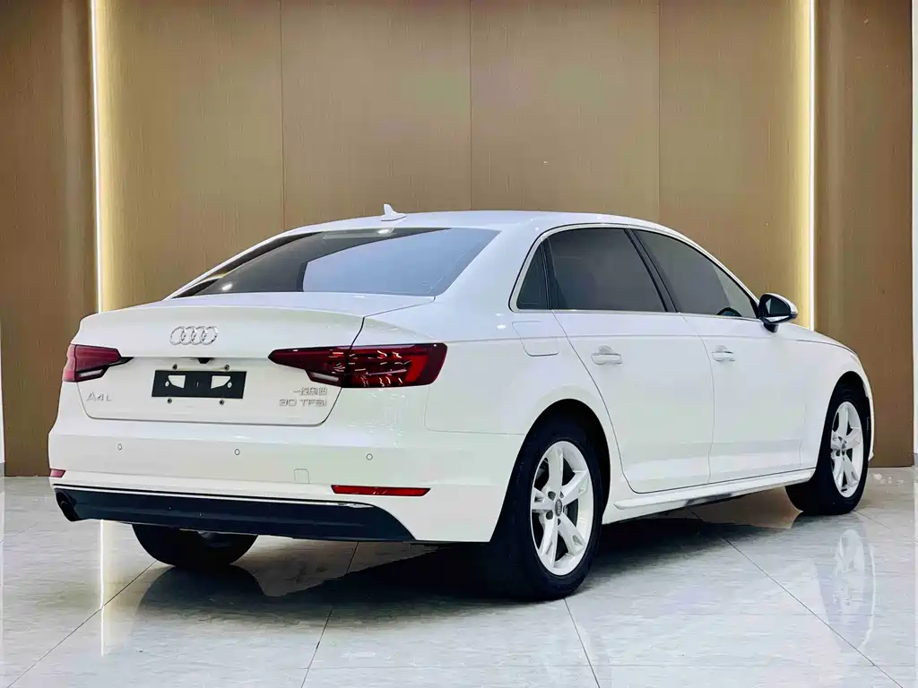 Audi A4L 2018 — фото 3