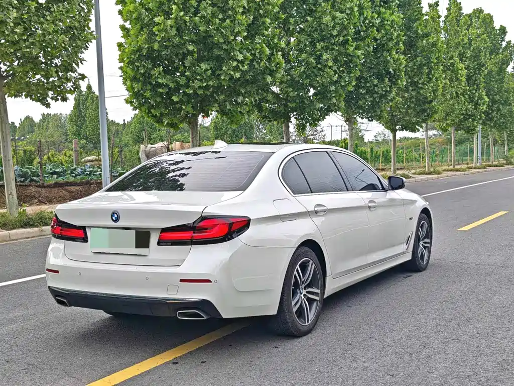 BMW 5 Series New Energy 2023 — фото 7