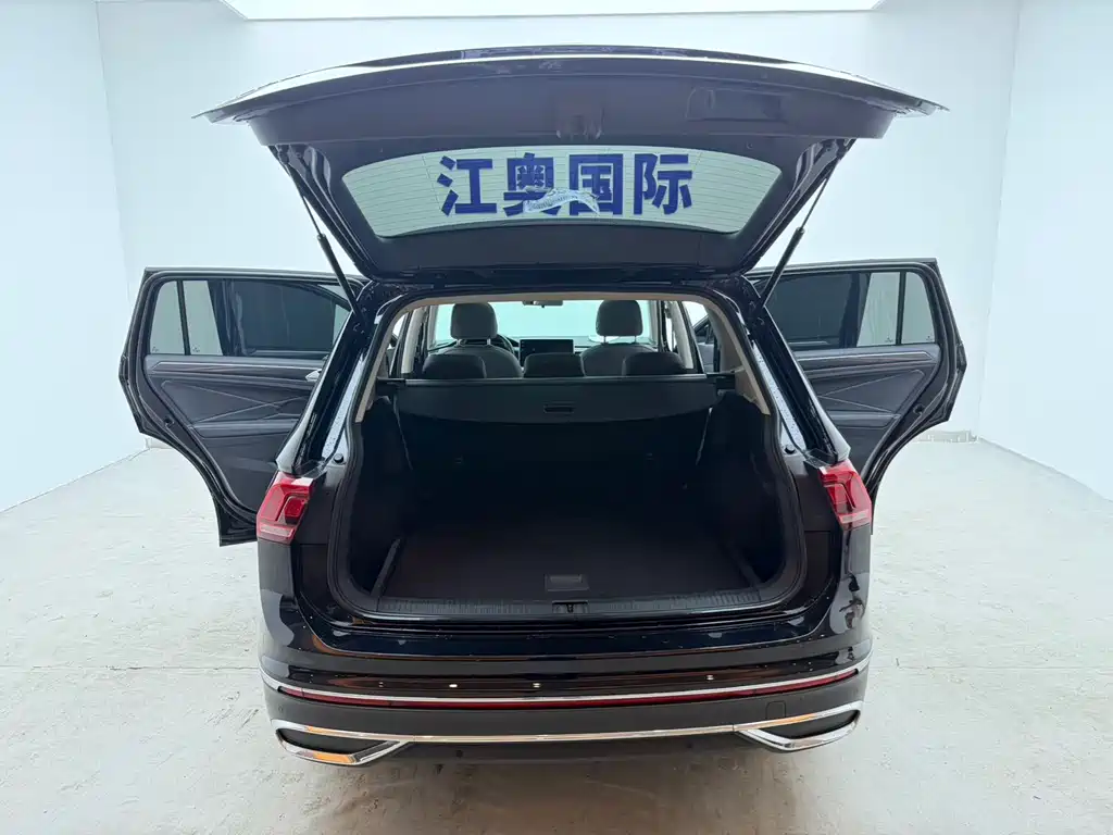 Volkswagen Tiguan L 2023 — фото 20