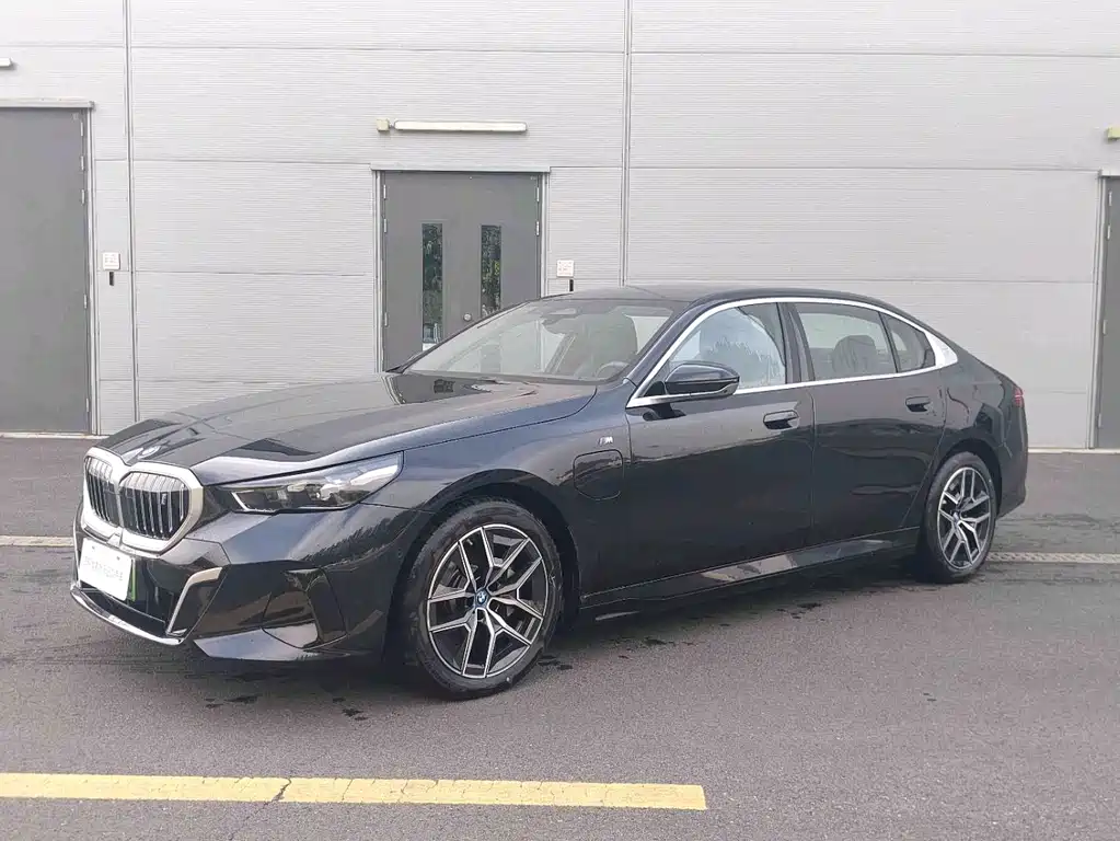 BMW i5 2025 — фото 1