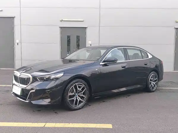 BMW i5 2025