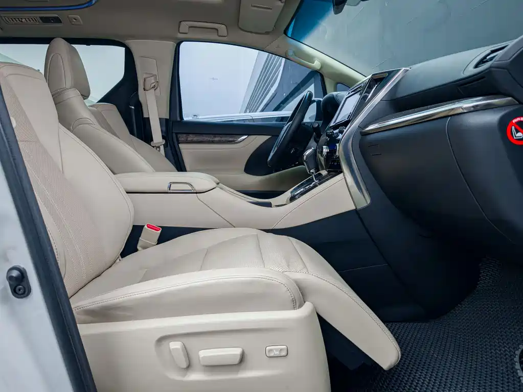 Toyota Alphard 2018 — фото 10