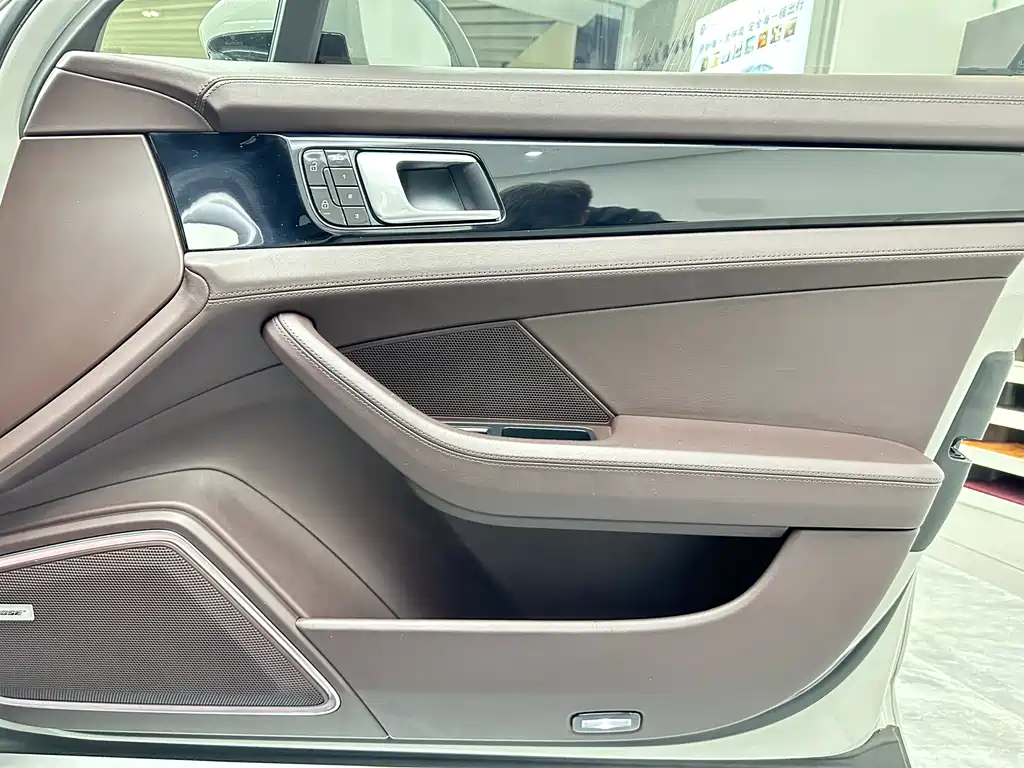 Porsche Panamera 2019 — фото 16