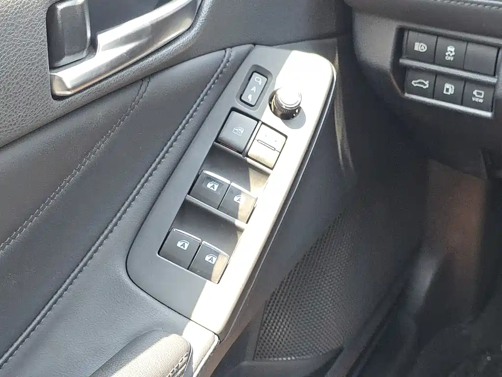 Toyota Avalon 2020 — фото 18