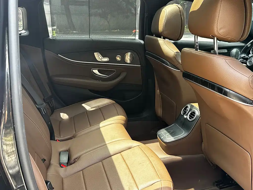 Mercedes-Benz E-Class 2023 — фото 13