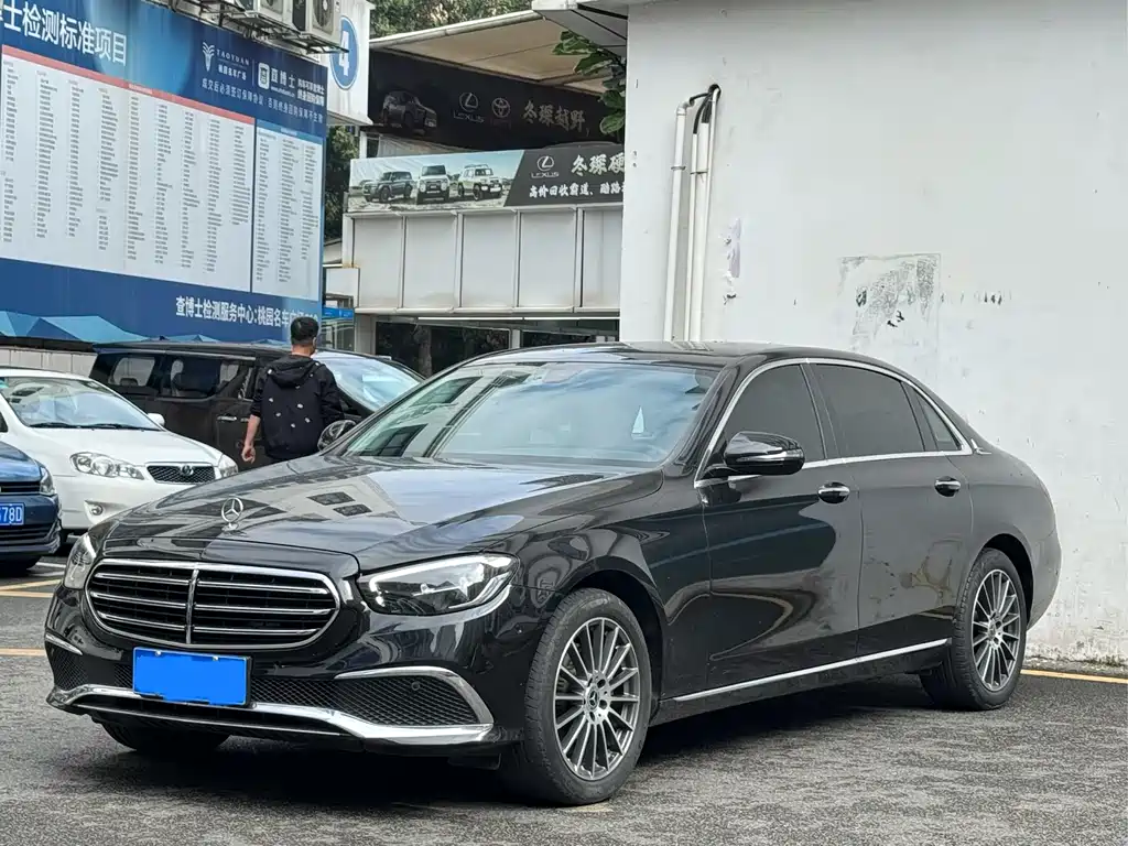 Mercedes-Benz E-Class 2023 — фото 37
