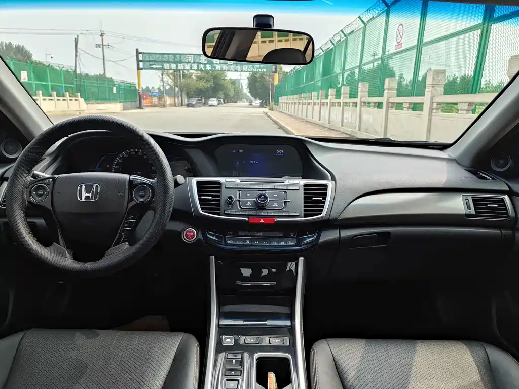 Honda Accord 2017 — фото 11