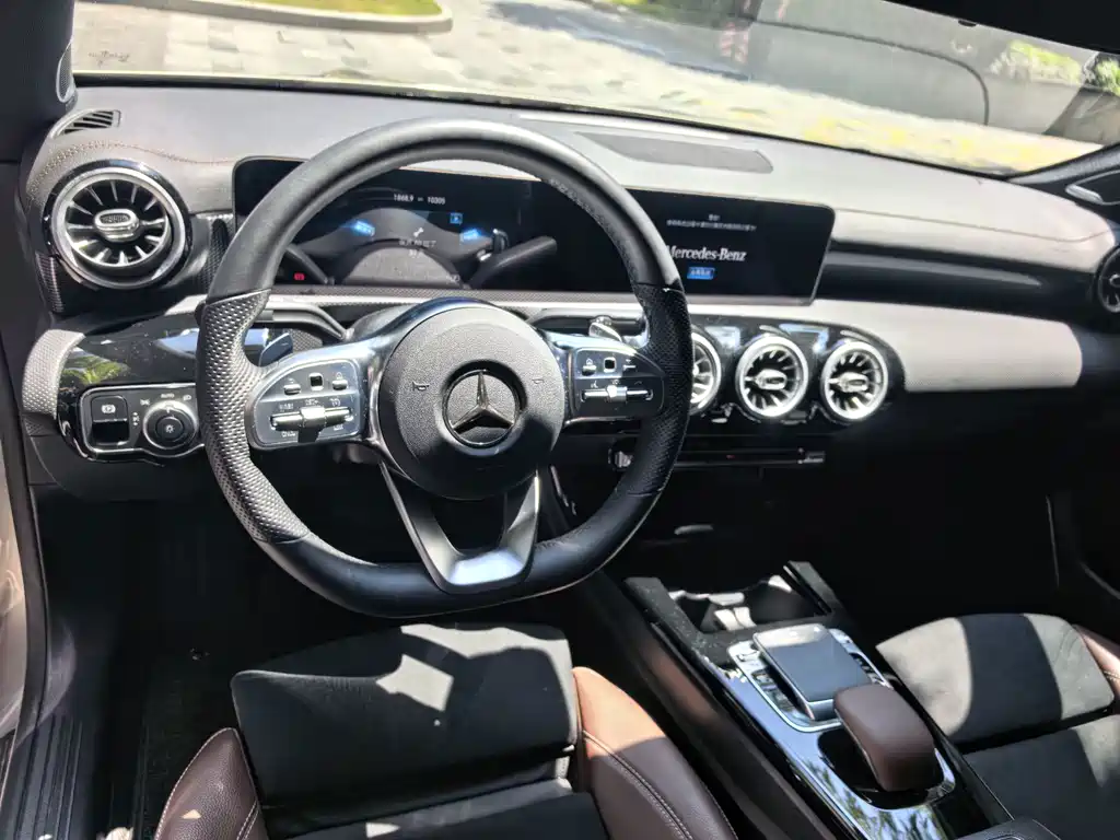 Mercedes-Benz A-Class 2019 — фото 11