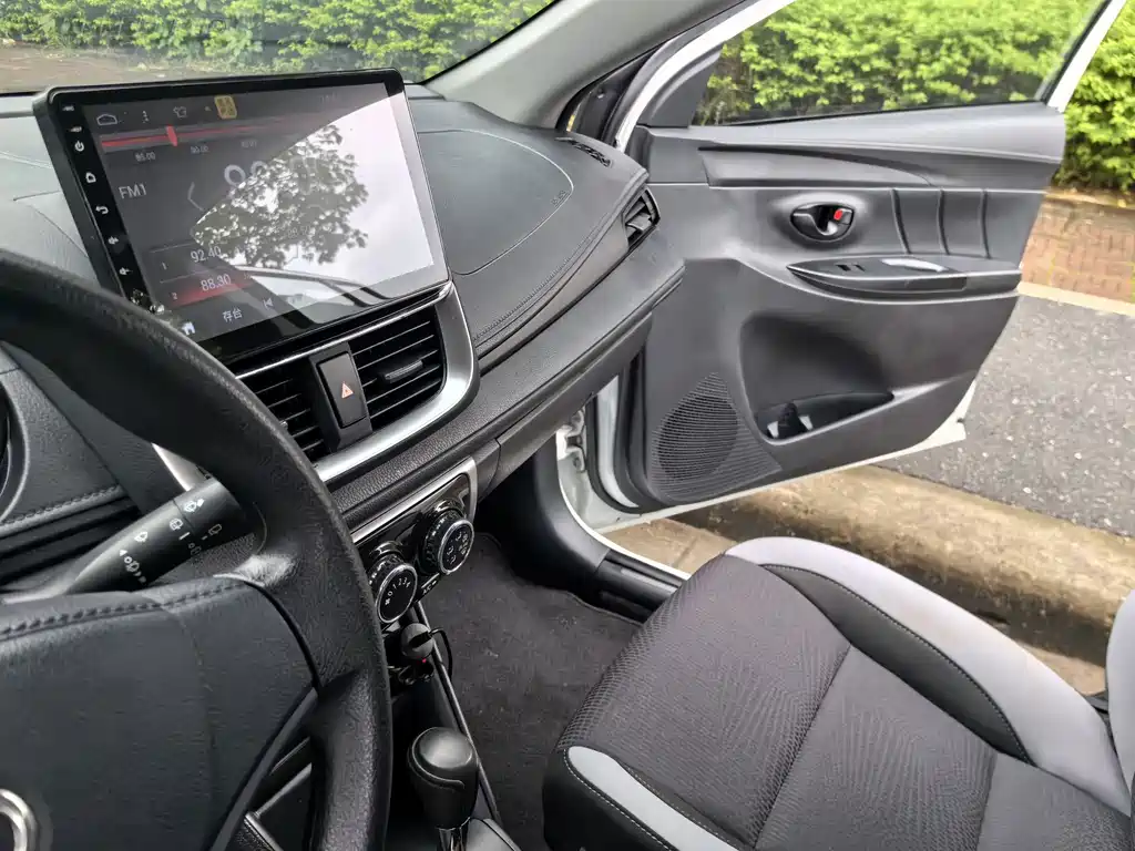 Toyota Yaris L 2020 — фото 24
