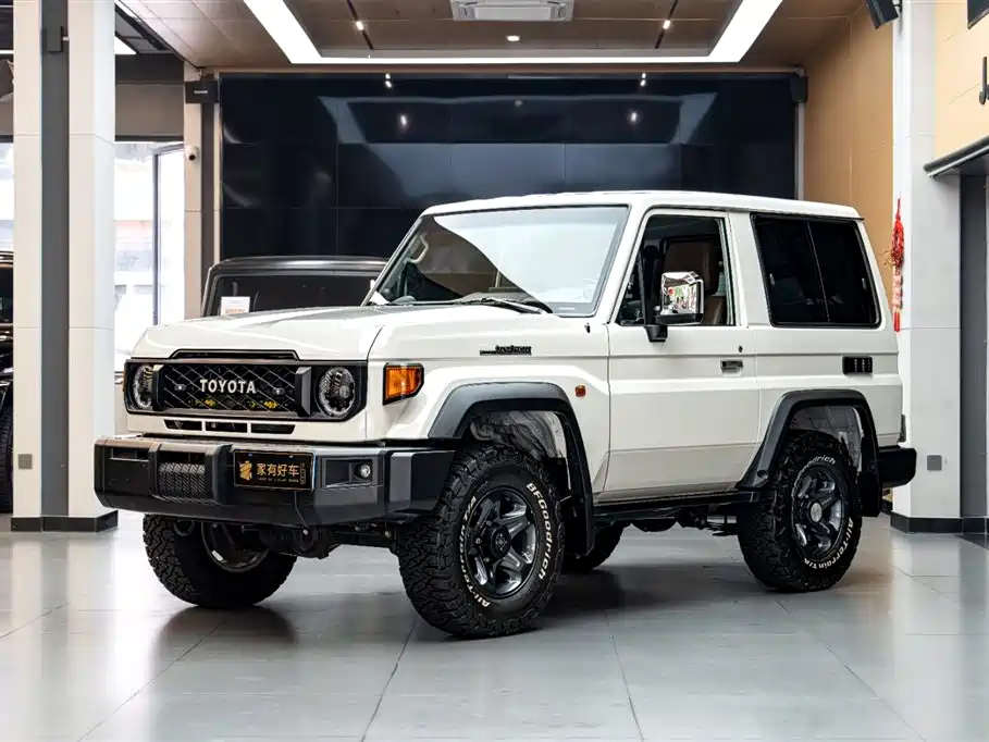 Toyota Land Cruiser 2024 — фото 1
