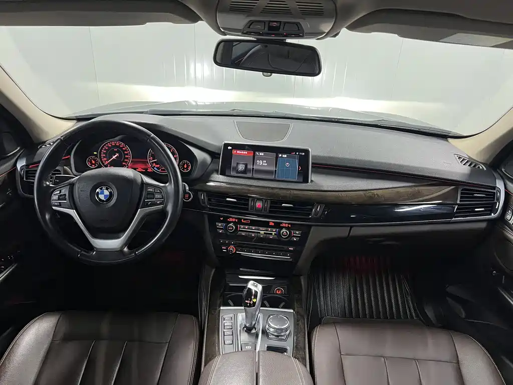 BMW X5 2018 — фото 11