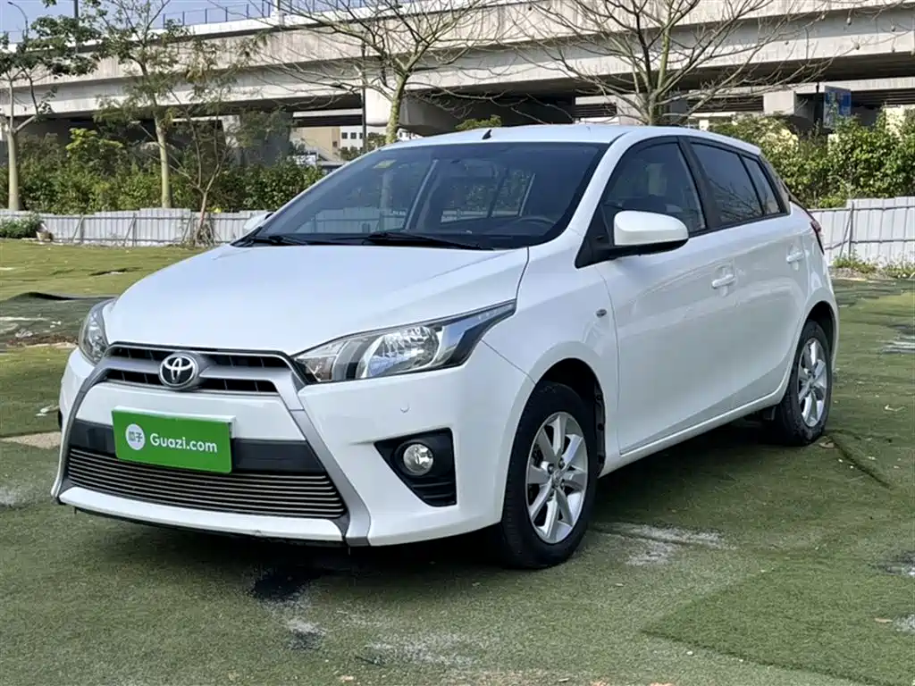 Toyota Yaris L 2015 — фото 1