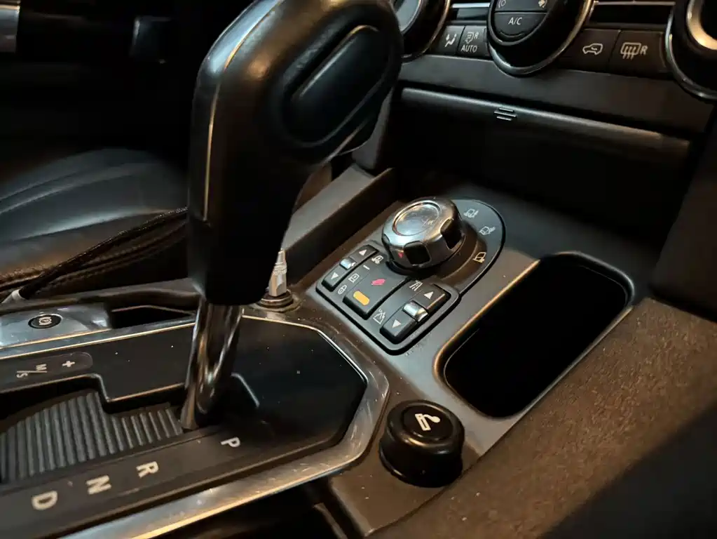 Land Rover Discovery 2012 — фото 16