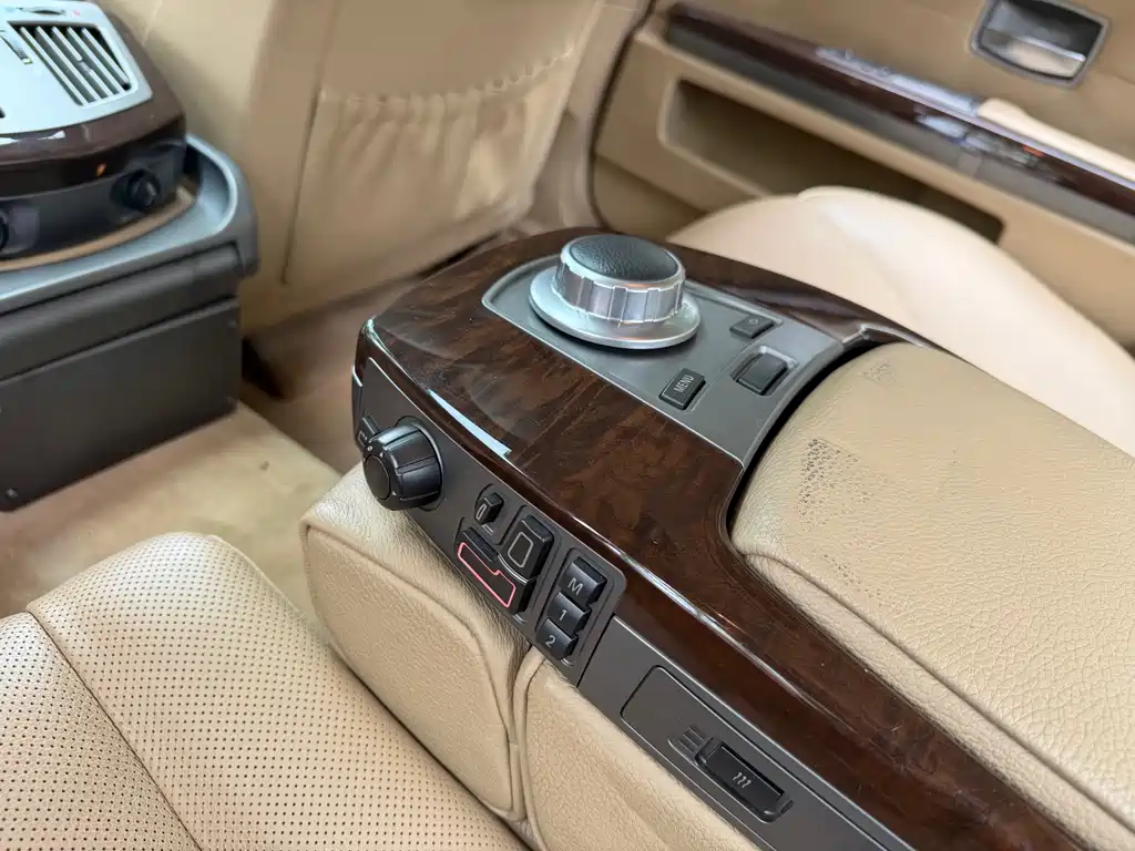 BMW 7 Series 2007 — фото 12