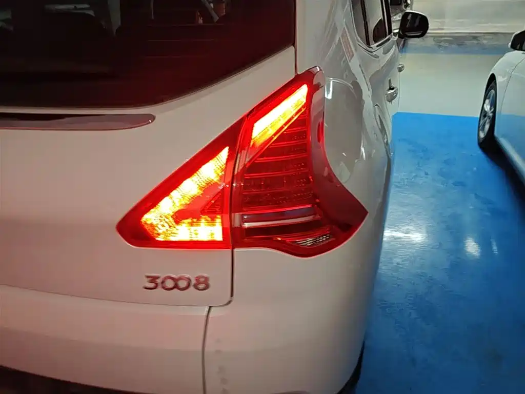 Peugeot 3008 2016 — фото 8