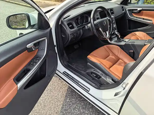 Volvo V60 2015