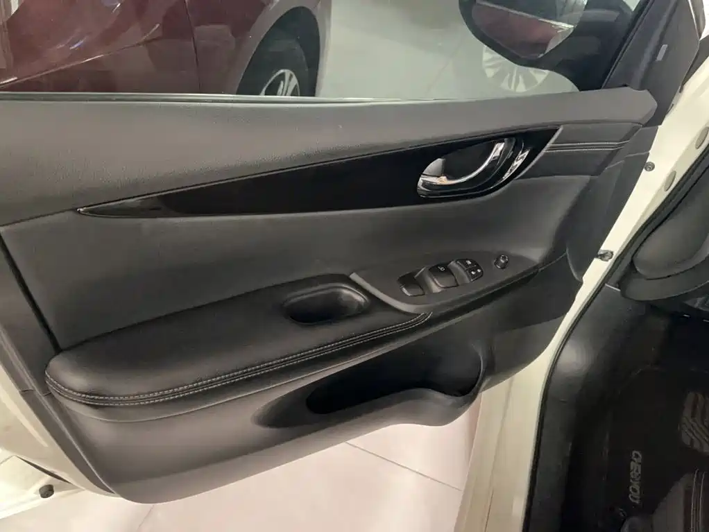 Nissan Tiida 2019 — фото 13