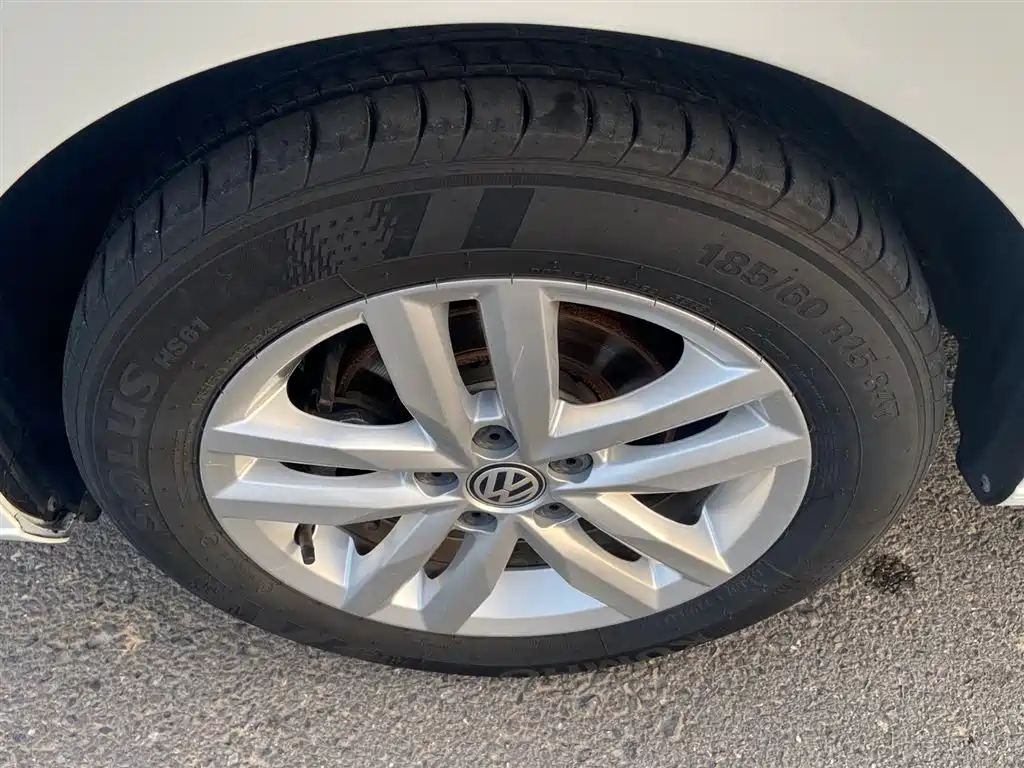 Volkswagen Jetta 2019 — фото 14