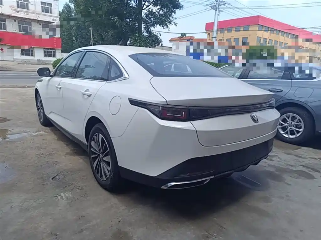 Changan Eado PHEV 2026 — фото 5