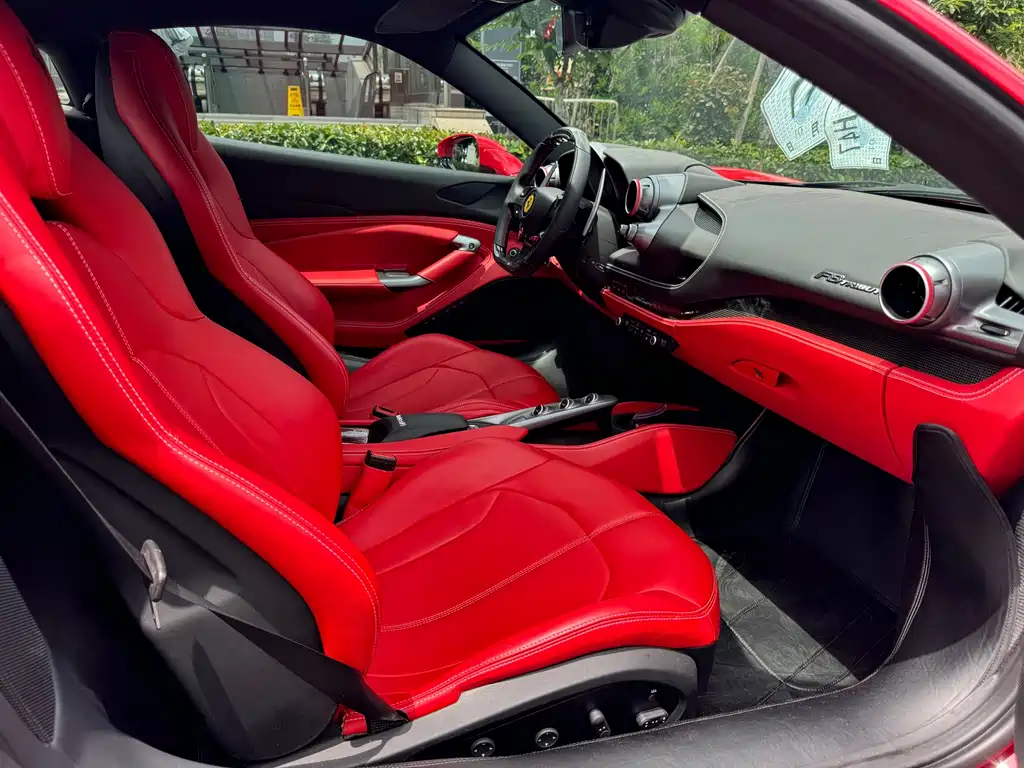 Ferrari F8 2022 — фото 8