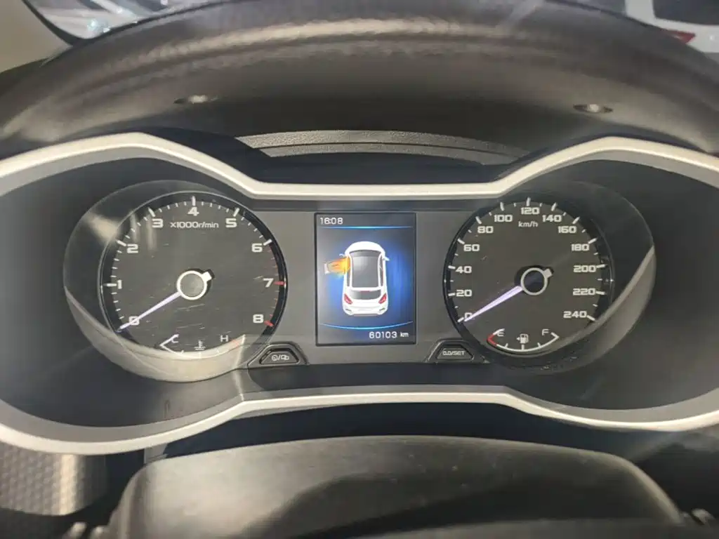 Geely Emgrand GS 2017 — фото 12