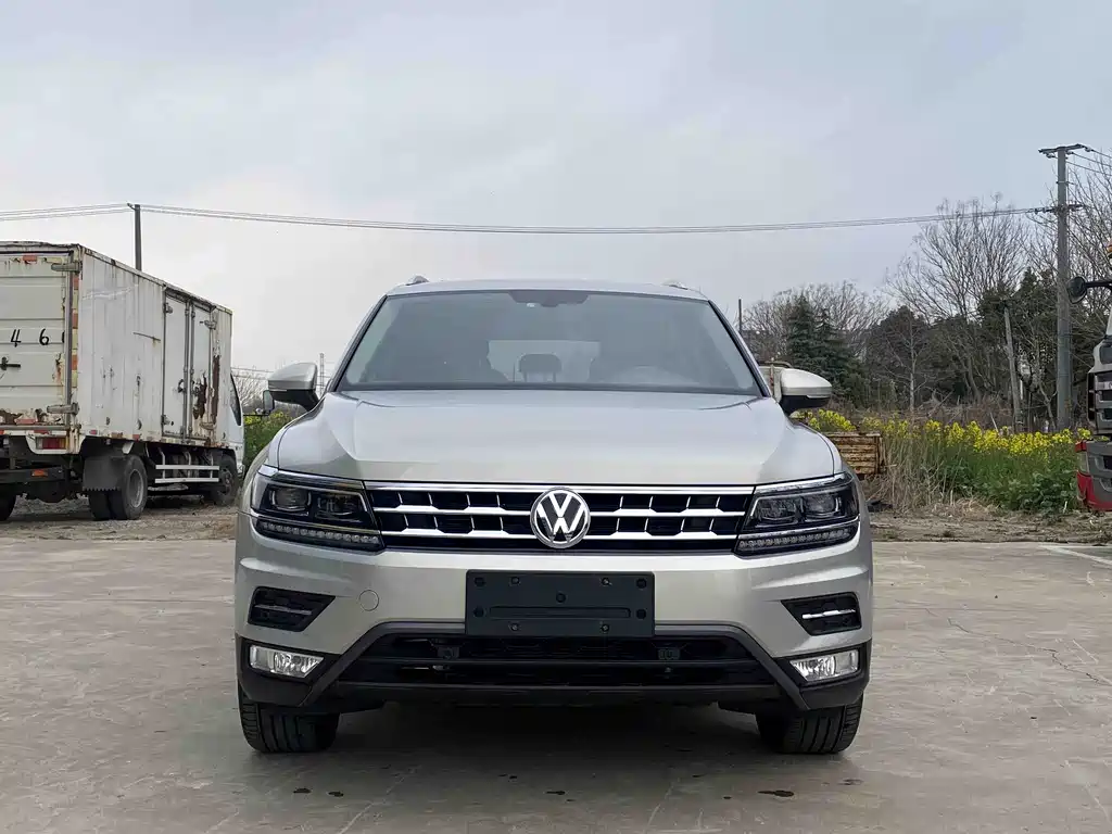 Volkswagen Tiguan L 2017 — фото 2